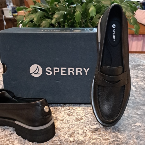 Sperry Shoes - NWT Sperry Black Leather Loafers